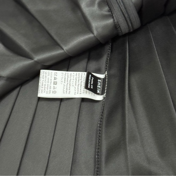 SHEIN PETITE High Waist Pleated PU Leather Short Skirt - Picture 6 of 6